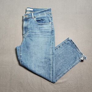 Levi's Women 6 Mid Rise Classic Capri Jeans